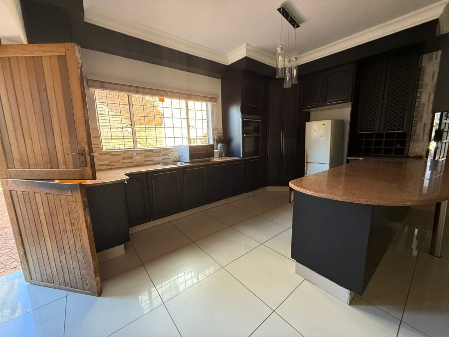 6 Bedroom Property for Sale in Safari Gardens North West